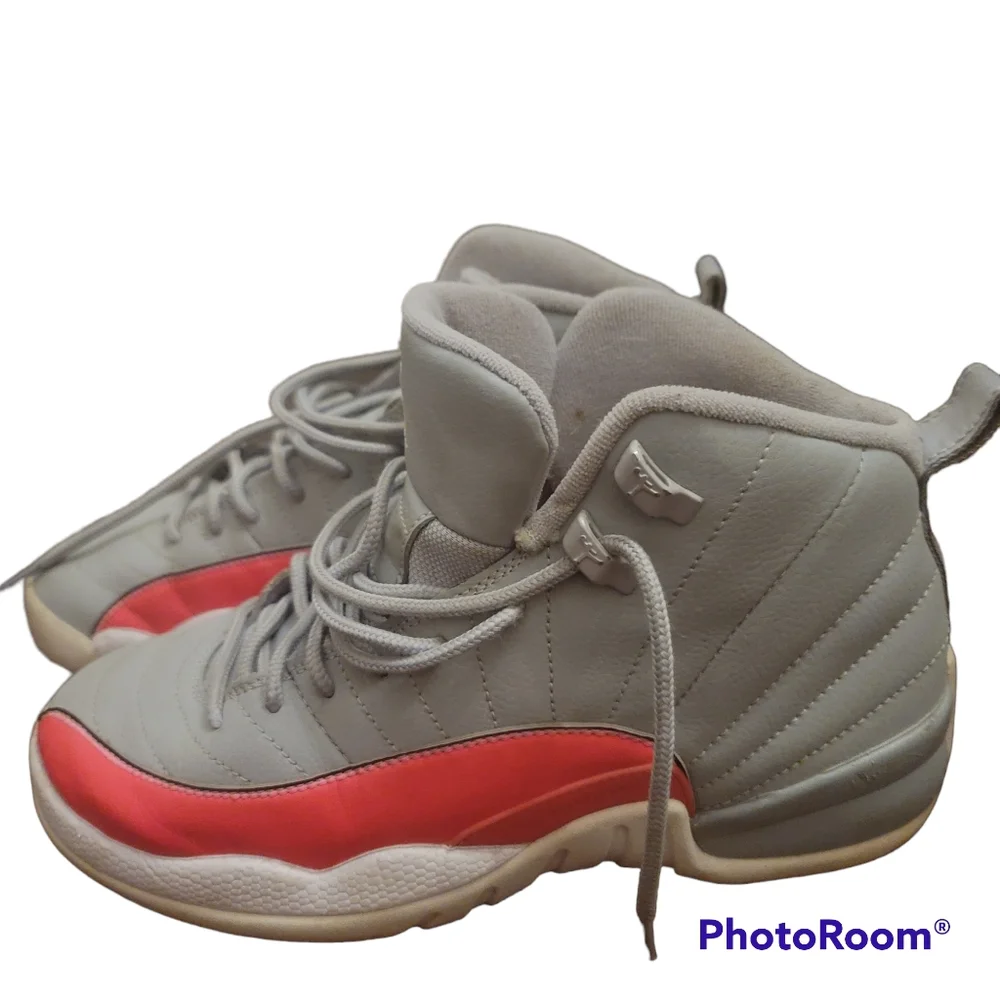 💝 Jordan's size 6.5 Y Grey and orange shoes, like new! 🍊